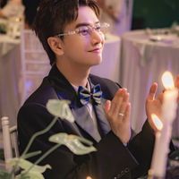 Chàng trai điển trai Lou Hoàng chào sân Anh Trai Say Hi