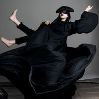 Lady Gaga bí ẩn trong bộ cánh all-black từ Alexander McQueen