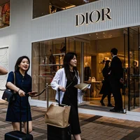 Đổ xô mua trang sức phong thủy hợp mệnh từ Dior, Gucci