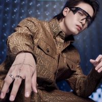 Người đứng sau tủ đồ thời trang đa dạng của Anh Trai “Say Hi” là ai?