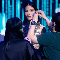 Hoàng Thùy và Dược sĩ Tiến