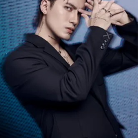 Người đứng sau tủ đồ thời trang đa dạng của Anh Trai Say Hi là ai?