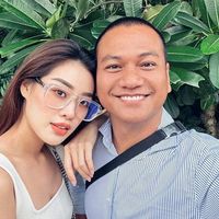 Hoa hậu Khánh Vân khoe visual qua cam thường, "flex" nhẫn cưới với chồng hơn 17 tuổi