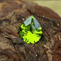 Đá peridot xanh lá