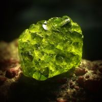Đá peridot xanh lá