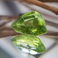 Đá peridot xanh lá