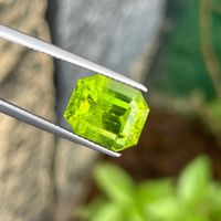 Đá peridot xanh lá
