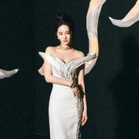 Bên trong triển lãm Serpenti Infinite Tales của Bvlgari với Lưu Diệc Phi và Ngô Lỗi
