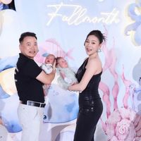 Cặp sinh đôi nhà Shark Bình