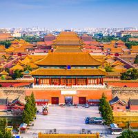 Trước khi mở cửa Tử Cấm Thành, người gác cổng luôn phải hét lớn 3 lần?