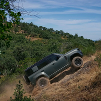 Cận cảnh mẫu Land Rover Defender mạnh nhất từ trước đến nay