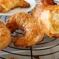 Cả thế giới phát sốt với trào lưu làm bánh Croissant bằng bánh tráng Việt Nam