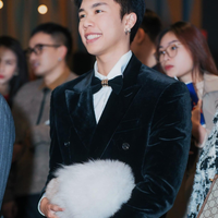 Đi giữa trời rực rỡ