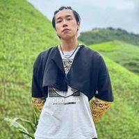 Đi giữa trời rực rỡ