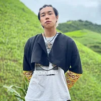 Đi giữa trời rực rỡ