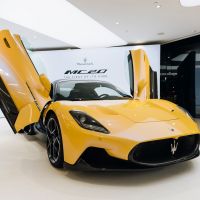 Lương Bằng Quang và Ngân 98 tậu xế Maserati MC20 Cielo đầu tiên tại Việt Nam