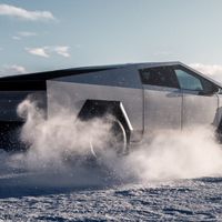 Tesla Cybertruck là xe trên 100.000 USD bán chạy nhất Mỹ