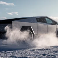 Tesla Cybertruck là xe trên 100.000 USD bán chạy nhất Mỹ