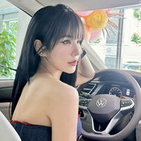 Diệp Lâm Anh tặng VW Viloran cho con gái lớn