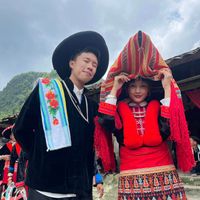 Đi giữa trời rực rỡ