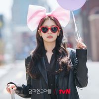 Cách Jung So Min dùng thời trang nói lên tính cách nhân vật trong Chuyện tình nhà bên