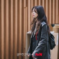 Cách Jung So Min dùng thời trang nói lên tính cách nhân vật trong Chuyện tình nhà bên