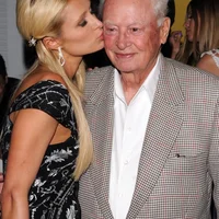 Tiểu thư tài phiệt Paris Hilton chia sẻ bí quyết thành công