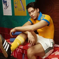 Giày thể thao adidas