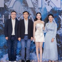 Chi Pu hát live