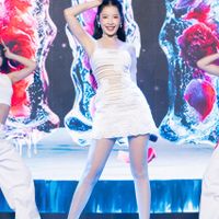 Chi Pu hát live