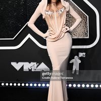 Lisa hát nhép