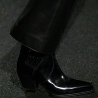 Giày boot đen