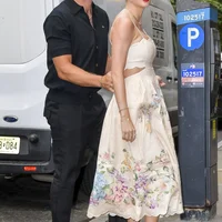 Taylor Swift hẹn hò