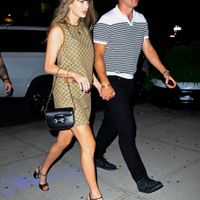 Taylor Swift hẹn hò