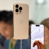 iPhone 16 Pro Max quá hot, màu titan sa mạc cháy hàng tại Việt Nam, có thể giao hàng trễ