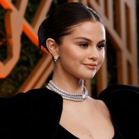 Học Selena Gomez cách ôm ấp tinh thần khỏe mạnh