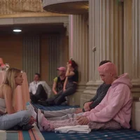 Hailey Bieber - cô vợ "chữa lành" cuộc đời Justin Bieber: Là tiểu thư gia thế "không vừa", chịu nhiều ấm ức vì yêu