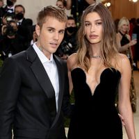 Hailey Bieber - cô vợ "chữa lành" cuộc đời Justin Bieber: Là tiểu thư gia thế "không vừa", chịu nhiều ấm ức vì yêu