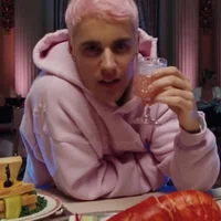 Hailey Bieber - cô vợ "chữa lành" cuộc đời Justin Bieber: Là tiểu thư gia thế "không vừa", chịu nhiều ấm ức vì yêu