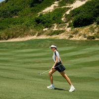 MC Phương Mai hướng dẫn cách chọn đồ tập golf giúp phái nữ mặc đẹp mà vẫn thoải mái
