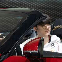 Siêu xe Mercedes-AMG SL 63 4MATIC+ mới của Faker