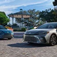Chi tiết Toyota Camry Hybrid 2025