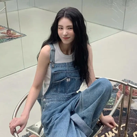 Yếm denim - Item được lòng hội fashionista mùa Thu này