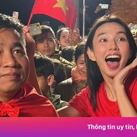 Hoàng Bách, Thùy Tiên cổ vũ tuyển Việt Nam