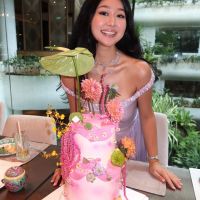 Tiểu thư châu Á nổi tiếng với nghề 