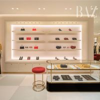 Cửa hàng Versace tại Rex Hotel trở lại với diện mạo xa hoa, đẳng cấp