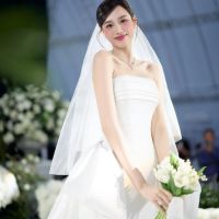Tiệc cưới của Đỗ Thị Hà bên bờ sông gây choáng ngợp