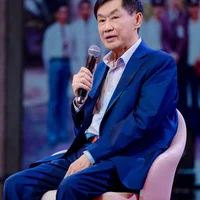 Doanh nhân Johnathan Hạnh Nguyễn