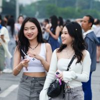 Hàng nghìn người đổ về SVĐ Mỹ Đình xem concert cuối Anh trai say hi