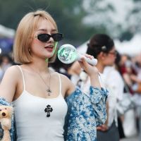 Hàng nghìn người đổ về SVĐ Mỹ Đình xem concert cuối Anh trai say hi